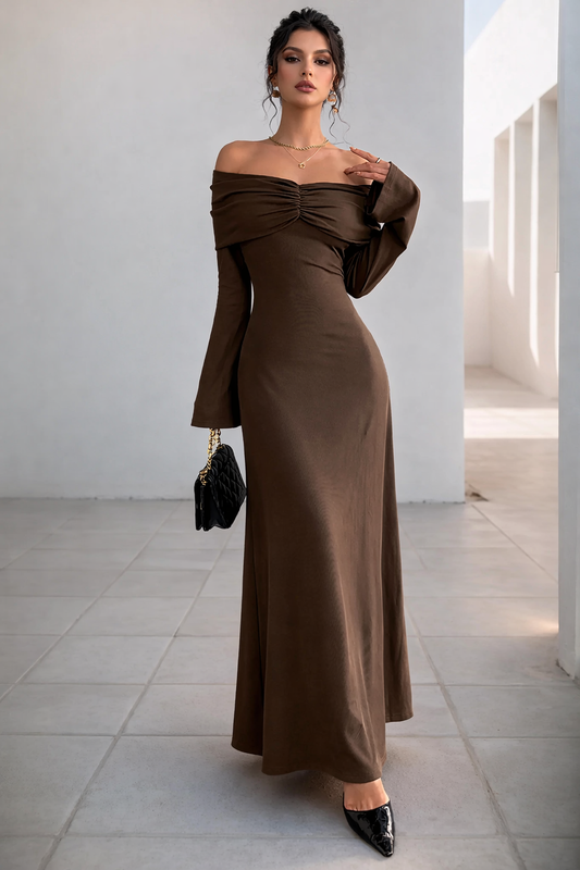 Robe moulante à épaules dénudées